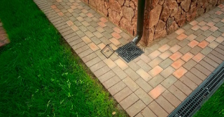 Отмостка вокруг дома цена за м2 работа - залить отмостку в Каменске-Уральском по выгодной стоимости от 1332 руб/м2